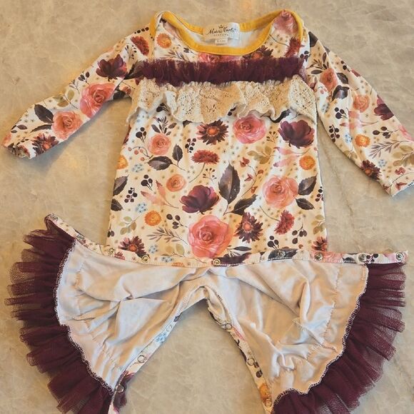 MARIE NICOLE Floral Long Sleeve Baby Romper with Ruffle Details - Picture 2 of 7
